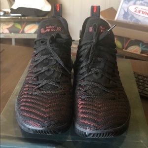 Nike Lebron XVI Men Size 10.5